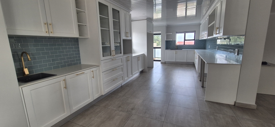 5 Bedroom Property for Sale in Myburgh Park Western Cape